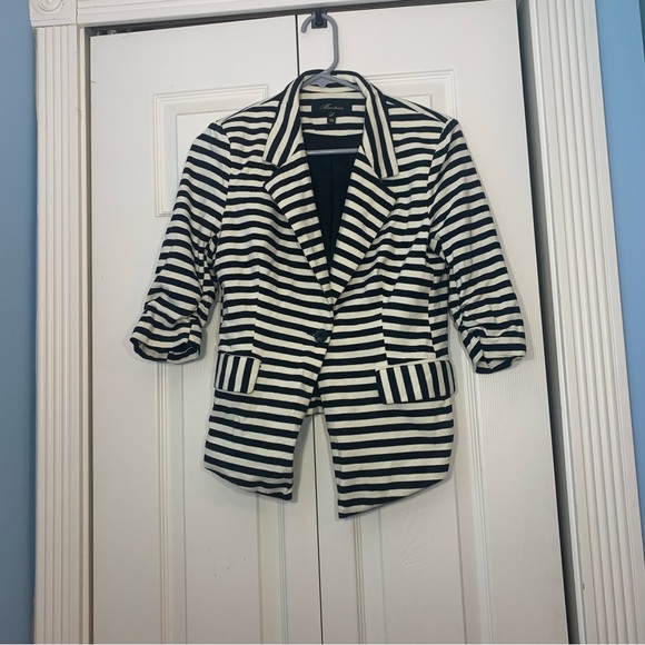 Monteau Striped Blazer Size Large with Button Detail on Sleeve - Picture 6 of 6